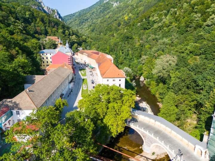 ホテル Casa Anne Băile Herculane エクステリア 写真